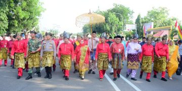 Berpakaian Baju Melayu Lengkap, Bupati dan Wakil Bupati Ikuti Rapat Paripurna Hari Jadi Bengkalis Ke-511