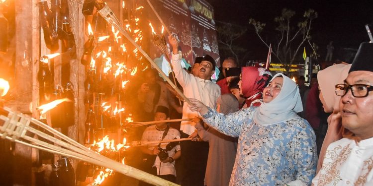 Bupati Kasmarni Buka Festival Lampu Colok Mandau, Semarak Tahun Baru 1445 Hijriyah
