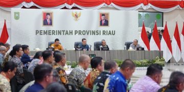 Gubernur Riau Rapat Bersama DPR RI, Bupati dan Wali Kota Curhat Jalan Rusak Hingga Abrasi
