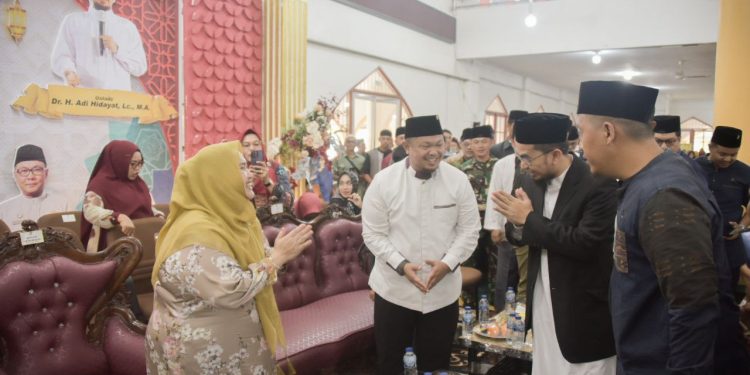 Ustadz Adi Hidayat Tausiah di Masjid Arrafah Duri, Peringatan 1 Muharram
