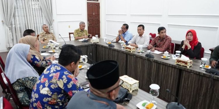 Bahas PPDB, Gubri Terima Audiensi Perwakilan Kepala Sekolah SMA/SMK