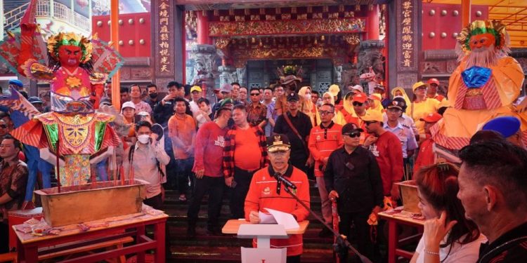 Lepas Replika Kapal Tongkang, Ini Kata Gubernur Syamsuar