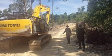 Polhut DLHK Riau Amankan Tiga Operator Alat Berat Perambah Kawasan Hutan di Gunung Sahilan