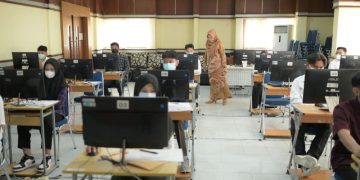 Rektor Unri Tinjau Ujian Seleksi Mandiri