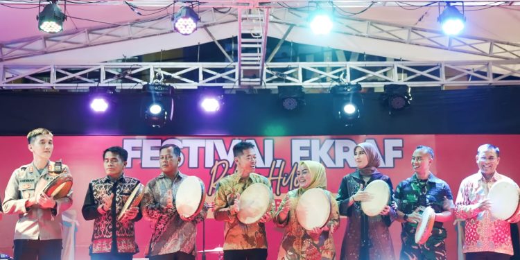 Dengan Pemukulan Kompang, Bupati Rohil Resmi Buka Festival Ekraf Kemilau Bagan