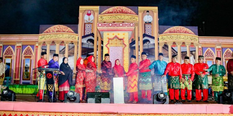 Buka MTQ ke-34 Tingkat Kecamatan Bukit Batu, Bupati Kasmarni Minta Orang Tua Wariskan Nilai Alquran Kepada Generasi Muda