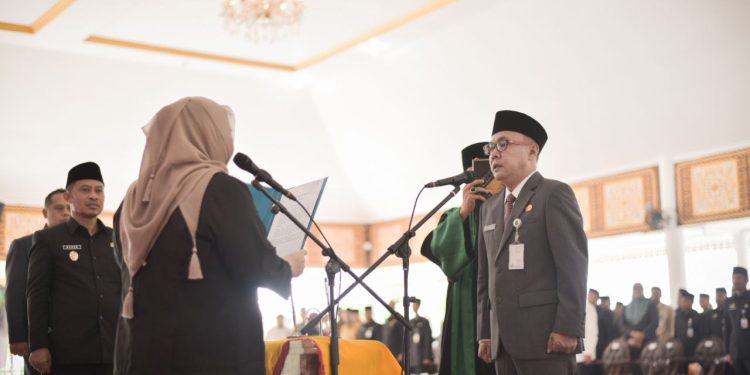 Resmi Dilantik Bupati Kasmarni, dr. Ersan Saputra Jabat Sekda Bengkalis