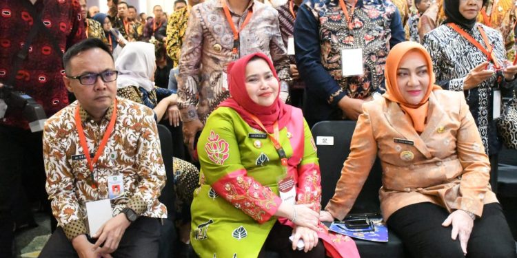 Bupati Kasmarni Ikuti Rakor Persiapan Pengadaan ASN Bersama MenPAN-RB dan Kepala Daerah Seluruh Indonesia