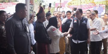 Disambut Bupati Kasmarni, Menteri Kominfo RI Tiba di desa Kesumbo Ampai, Bathsol