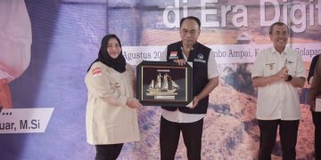 Masih Ada 160 Titik Kawasan Blankspot, Ini Harapan Bupati Kasmarni pada Menkominfo RI