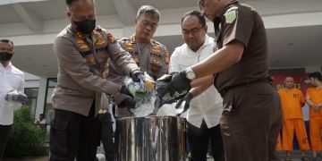 Polda Riau Musnahkan Sabu 23,6 Kg Jaringan Internasional