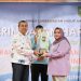 Bupati Kasmarni Terima Penghargaan Kabupaten/Kota Terbersih Ke-III Tingkat Provinsi Riau