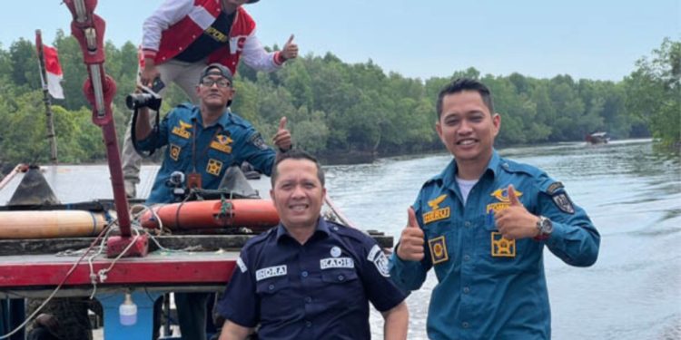 Perkuat Jaringan Internet Hingga Pesisir, Kadiskominfo Rohil Ekspedisi Sinyal Telekomunikasi ke Pelosok Desa