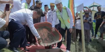 Penantian Puluhan Tahun Masyarakat Sinaboi, Akhirnya Bupati Rohil Laksanakan Peletakan Batu Pertama