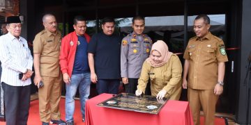 Resmikan Sekretariat Persikalis, Bupati Kasmarni Minta Kuatkan Kolaborasi dan Semangat Demi Kejayaan Sepakbola Bengkalis