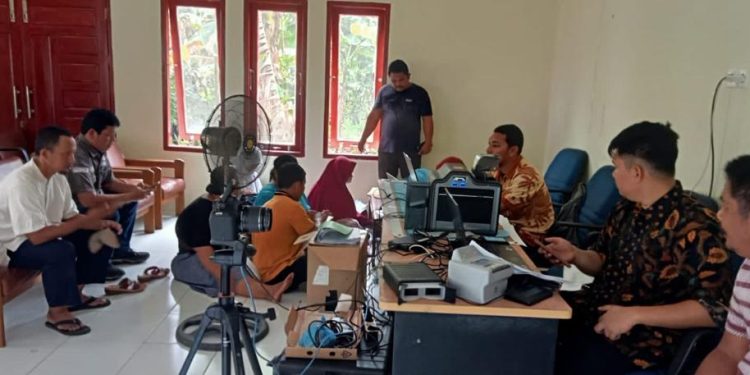 Jemput Bola, Pemkab Bengkalis Beri Layanan Dukcapil di Pinggir, Mandau dan Bathin Solapan