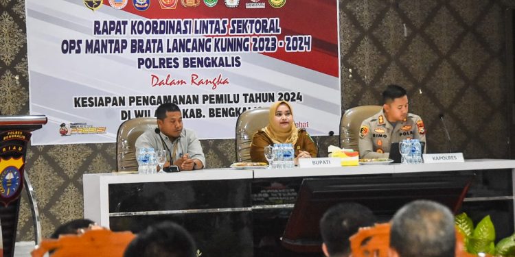 Kesiapan Pengamanan Pemilu 2024, Bupati Kasmarni Ikuti Rakor di Polres Bengkalis