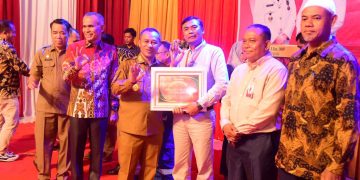 Wabup Bagus Santoso Serahkan CSR Award 2023 Kabupaten Bengkalis
