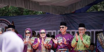 Bupati dan Wabup Rohil Hadiri Pawai Ta’aruf MTQ Provinsi Riau ke-XLI di Inhu