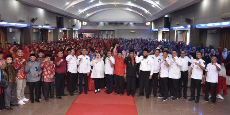 Hadiri Silaturahmi Akbar, Kasmarni: Guru MDTA dan Madrasah Garda Terdepan Ciptakan Generasi Islami