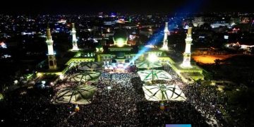 Puluhan Ribu Umat Muslim Tumpah Ruah Ikuti Tabligh Akbar Bersama UAS di Masjid Raya Annur Riau