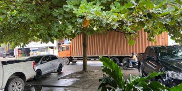 Kendaraan Bertonase Besar Kerap Melintas di Jalan Kayangan, Apakah Sesuai Aturan? 