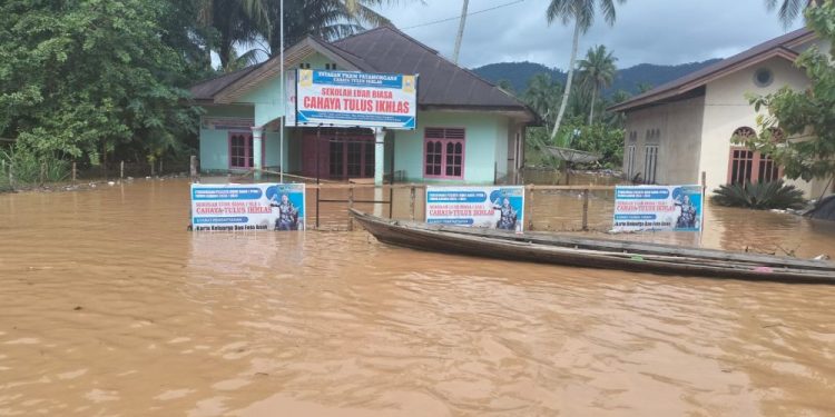 Bantu Evakuasi Korban Banjir, Basarnas Pekanbaru Kirim Tim ke Sumbar