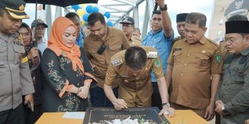 Bupati Rohil Afrizal Sintong Resmikan Jembatan Air Hitam Pujud