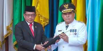 Usai Dilantik Menjadi Pj Gubri, Ini Harapan Mendagri kepada SF Hariyanto