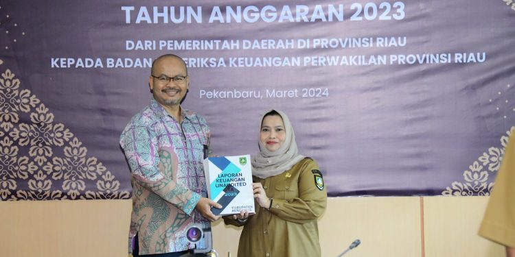Bupati Bengkalis Serahkan LKPD Unaudited Tahun 2023 ke BPK RI Riau