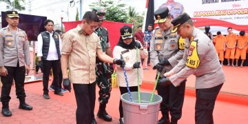 Bupati Bengkalis Kasmarni dan Kapolda Riau Ikut Musnahkan Barang Bukti Narkoba 15,6 Kilogram