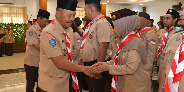 Sekda Kepri Lantik Pengurus SAKA POM Kepri, Ajak Pramuka Turut Menjaga Pemilu Damai