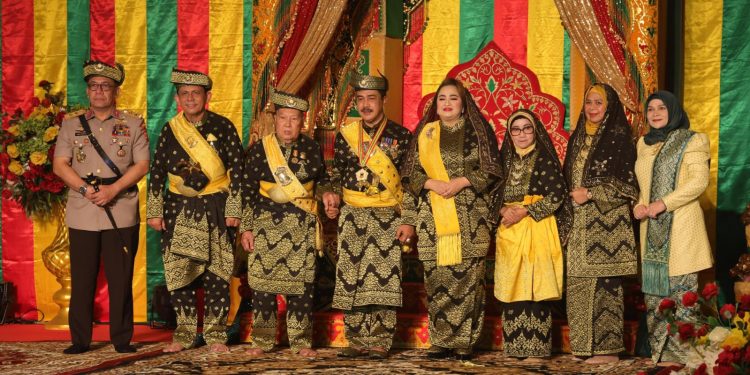 Wakapolri Komjenpol Drs. Agus Andrianto Diaunugerah Gelar Adat Dato’ Seri Sakti Bhayangkara Utama Oleh LAM Kepri