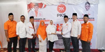 Politik Santun dan Kekeluargaan Bupati Kasmarni, Terlihat Saat Pengembalian Formulir di Kantor DPD PKS Duri