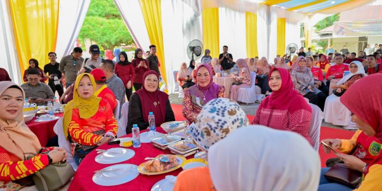 Bupati Kasmarni Hadiri Event Nusantara Bakar Tongkang di Bagan Siapi-Api
