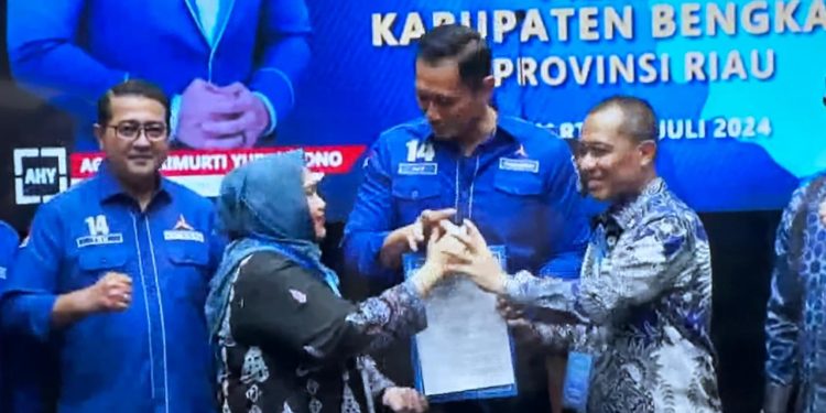 Bertambah Jadi 8 Partai Politik, Kasmarni – Bagus Santoso Terima Surat Rekomendasi dari Ketua Umum Demokrat