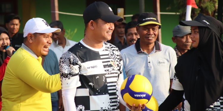 Gelar Turnamen Volley Antar RW se Desa Muara Basung, Kades Akhyar: Muara Basung Ini Hebat, karena kekompakan dan kebersamaan.