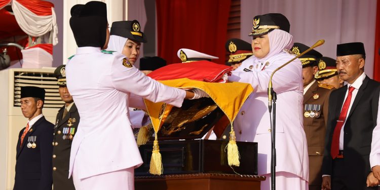Upacara Penurunan Bendera HUT RI ke-79 di Kepri, Dipimpin Wakil Gubernur Kepri Marlin Agustina