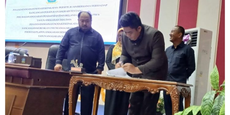 DPRD Bintan Bersama Bupati Roby Kurniawan Gelar Paripurna APBD-P Sebesar Rp 1.266 Triliun Tahun 2024