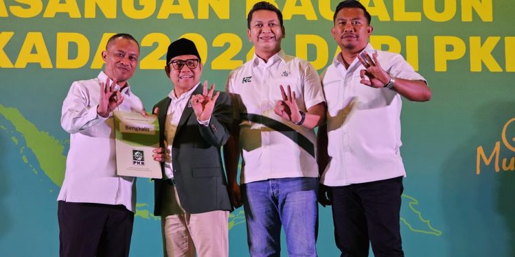Diserahkan Cak Imin, Kasmarni-Bagus Santoso Resmi Terima B1-KWK Dari PKB Untuk Maju Pilkada Bengkalis