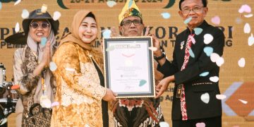 Pecahkan Rekor Muri Bentangan Kain Sasirangan, Ketua PWI Pusat Puji Inisiatif Pemprov Kalsel