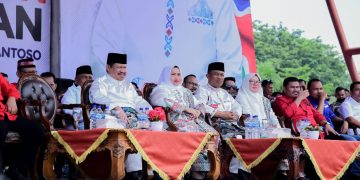 Ribuan Pendukung dan Simpatisan Sesaki Deklarasi Pasangan Kasmarni-Bagus Santoso