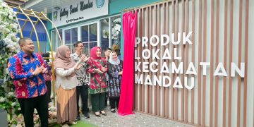 Bupati Kasmarni Resmikan Galery Brand Mandau, Beri Apresiasi Kepada Camat Mandau dan Ketua TP PKK