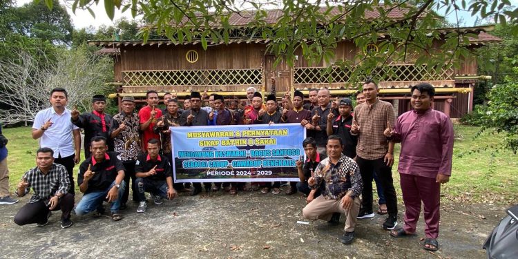 Para Bathin dan Panglima Hulu Balang Sakai Kabupaten Bengkalis Menyatakan Sikap Mendukung KASMARNI-BAGUS SANTOSO
