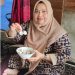Kampanye Di Teluk Lancar, Kasmarni Tak Sungkan Makan Lesehan Bersama Warga