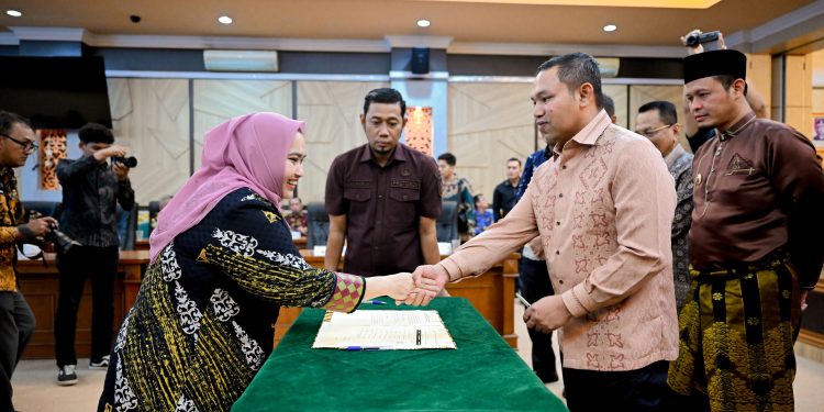 Percepat Pembangunan Daerah, Bupati Bengkalis Ikuti Rapat Bersama Gubernur dan Kepala Daerah se-Provinsi Riau