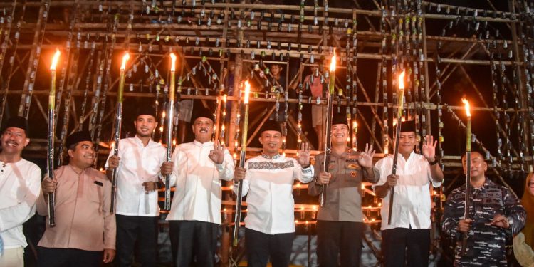 Lestarikan Khazanah Malam Tujuh Likur, Bupati Bengkalis Resmikan Festival Lampu Colok 2025