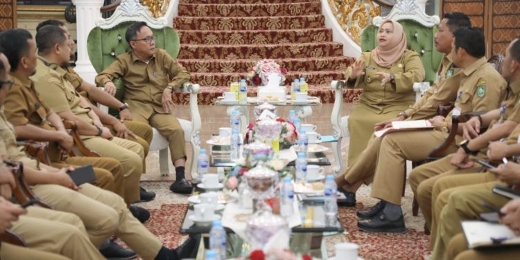 Disinyalir Masuk Kawasan Hutan, Satgas PKH Patok Sejumlah Tanah di Bengkalis. Bupati Kasmarni Cari Solusi Minta Camat Redam Konflik