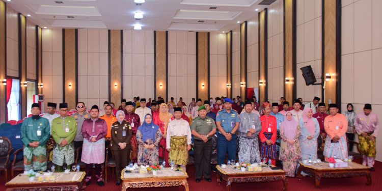 HUT ke-80 RI, Bupati Bengkalis dan Forkopimda Dengarkan Pidato Kenegaraan Presiden Prabowo