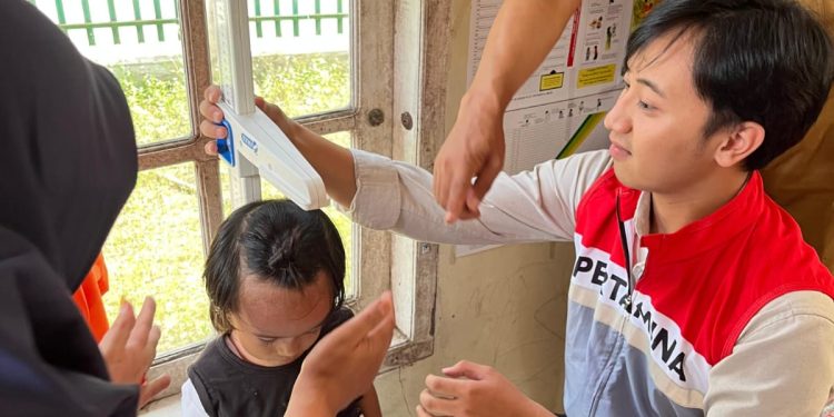 Lawan Stunting dari Meja Posyandu: Cerita Kader Sekar Melati Kawal Tumbuh Kembang Anak Riau